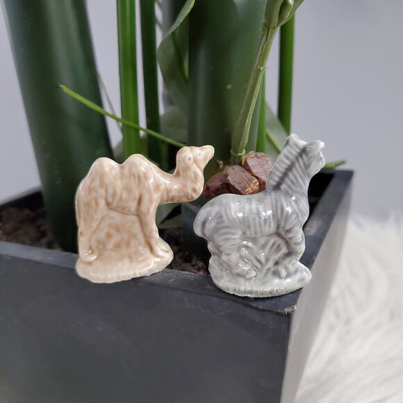 Wade Red Rose Tea Collectible Ceramic Zebra & Camel Figurine Set - Picture 3 of 7
